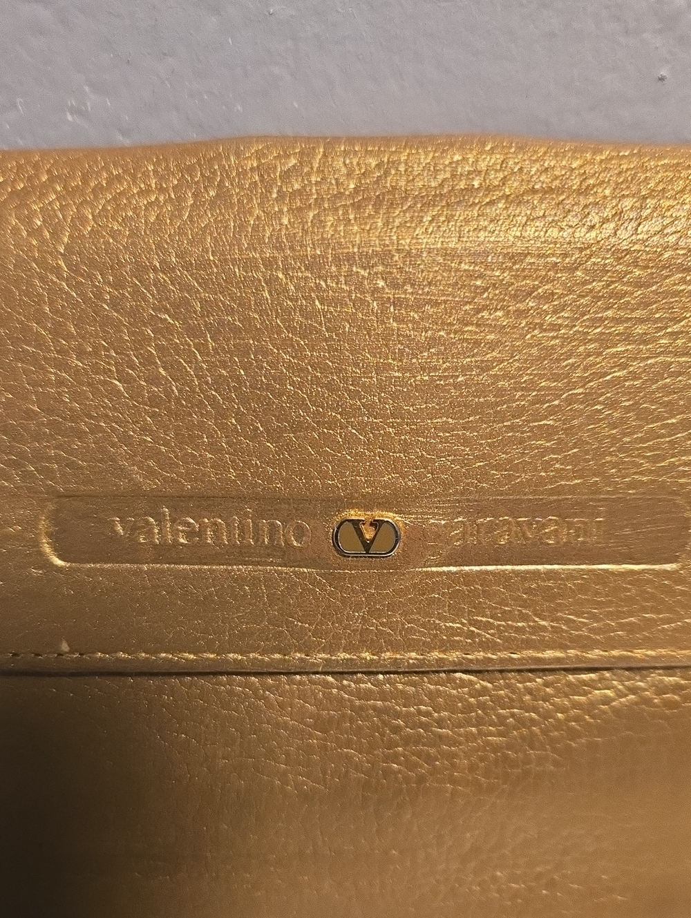 Valentino Garavani Metallic Gold Leather Compact Wallet - Picture 3 of 13